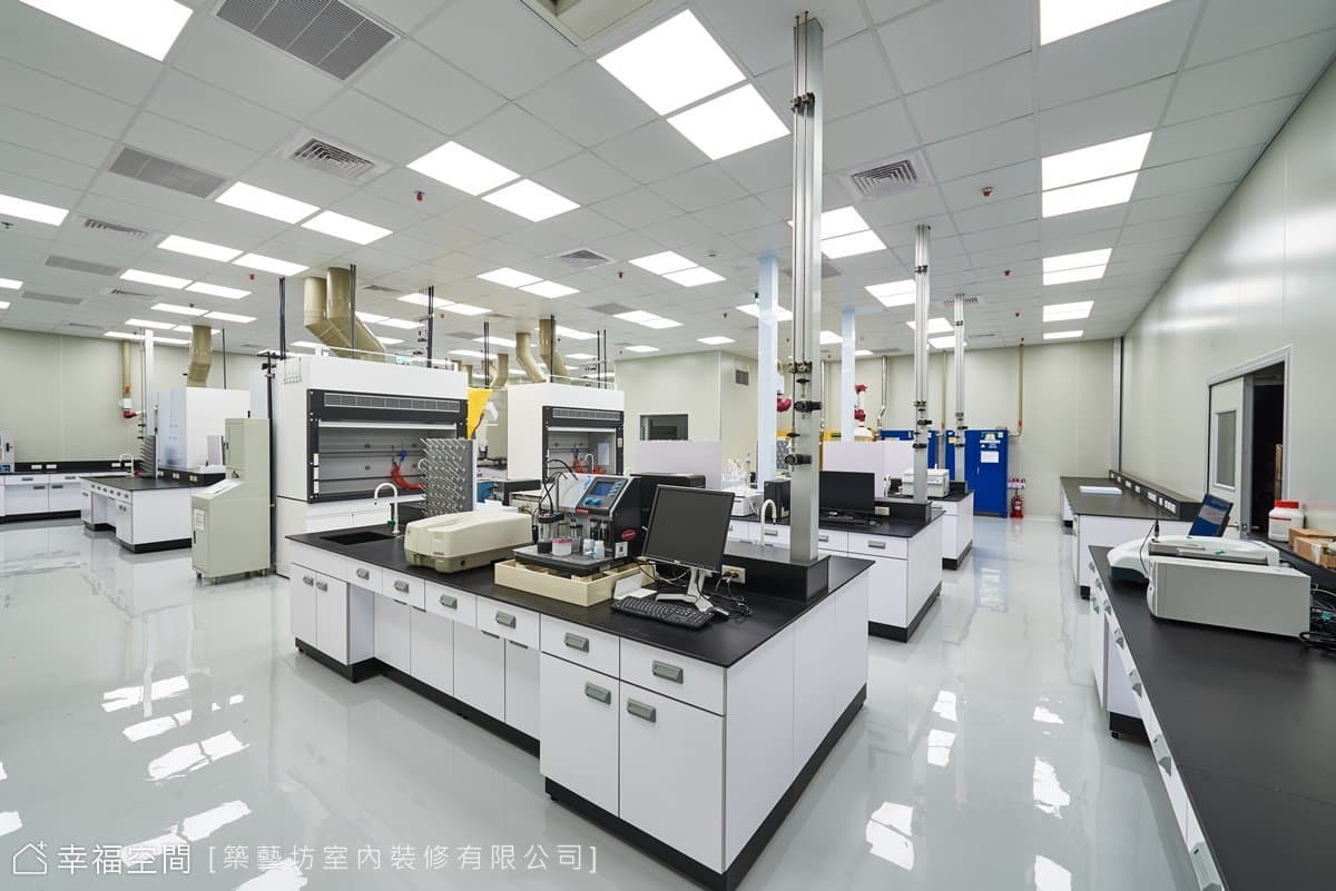 打開封閉水泥倉庫 為科技廠辦挹注人性溫度｜簡約風｜225坪