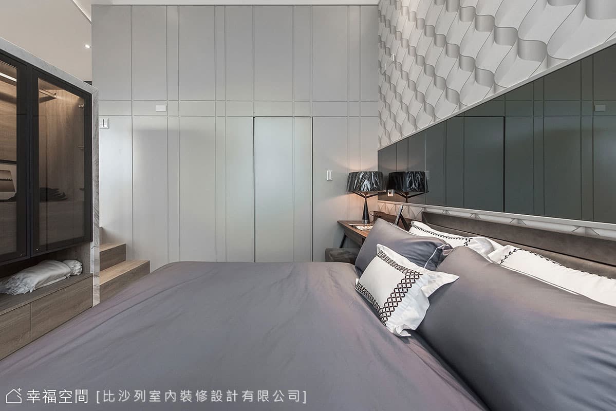 主臥側牆