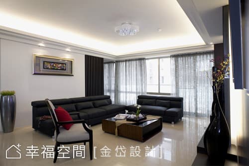 沙發背牆