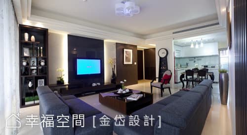 客廳望向玄關