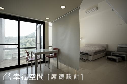 以投影布幕隔間