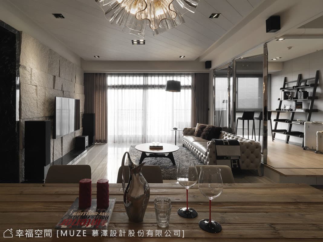 隱幽微光 傾洩一室的旖旎