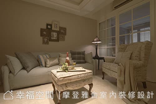 客廳背牆