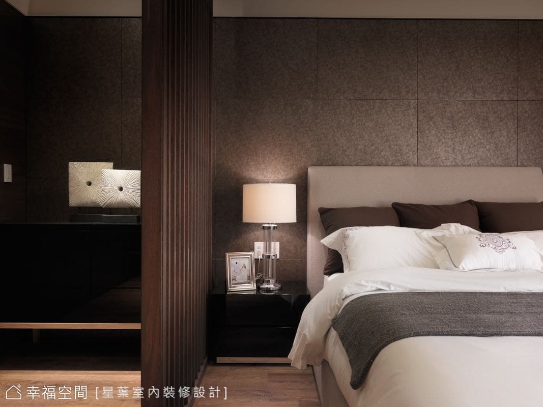 主臥床頭