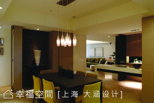 餐廳望向客廳、主臥