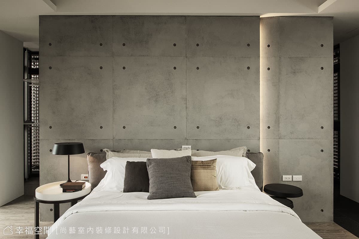 主臥床頭