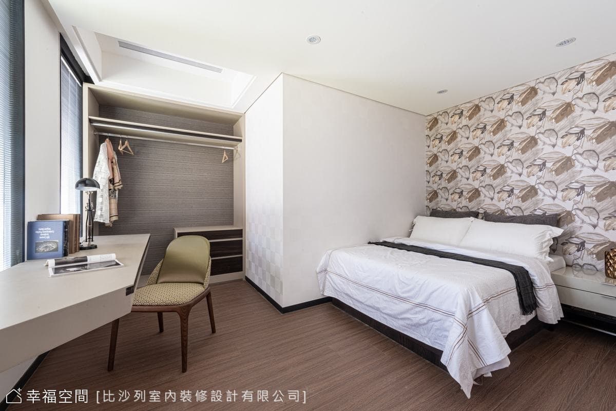 臨窗書桌