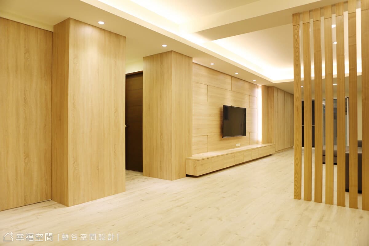 夫妻與大狗狗的木質幸福